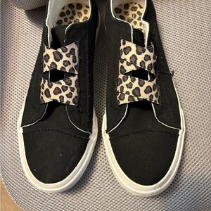 Ladies Sperry brand Black Slip-On Sneakers with Leopard Print Straps
